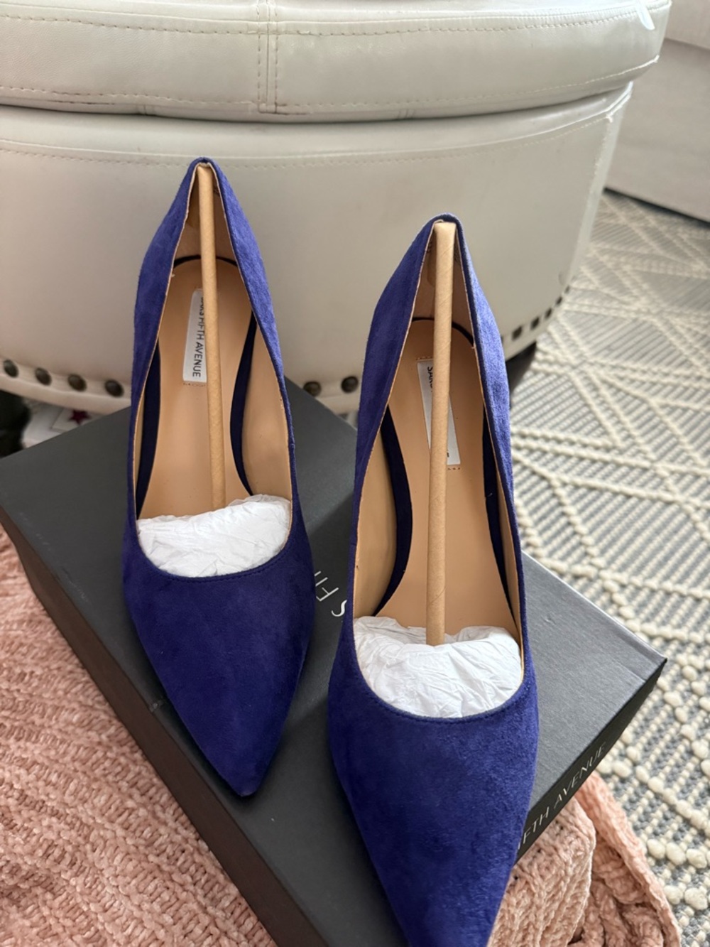 Saks Fifth Avenue Winnie Navy Suede Pointed Toe Pumps Size 8 - Picture 2 of 3
